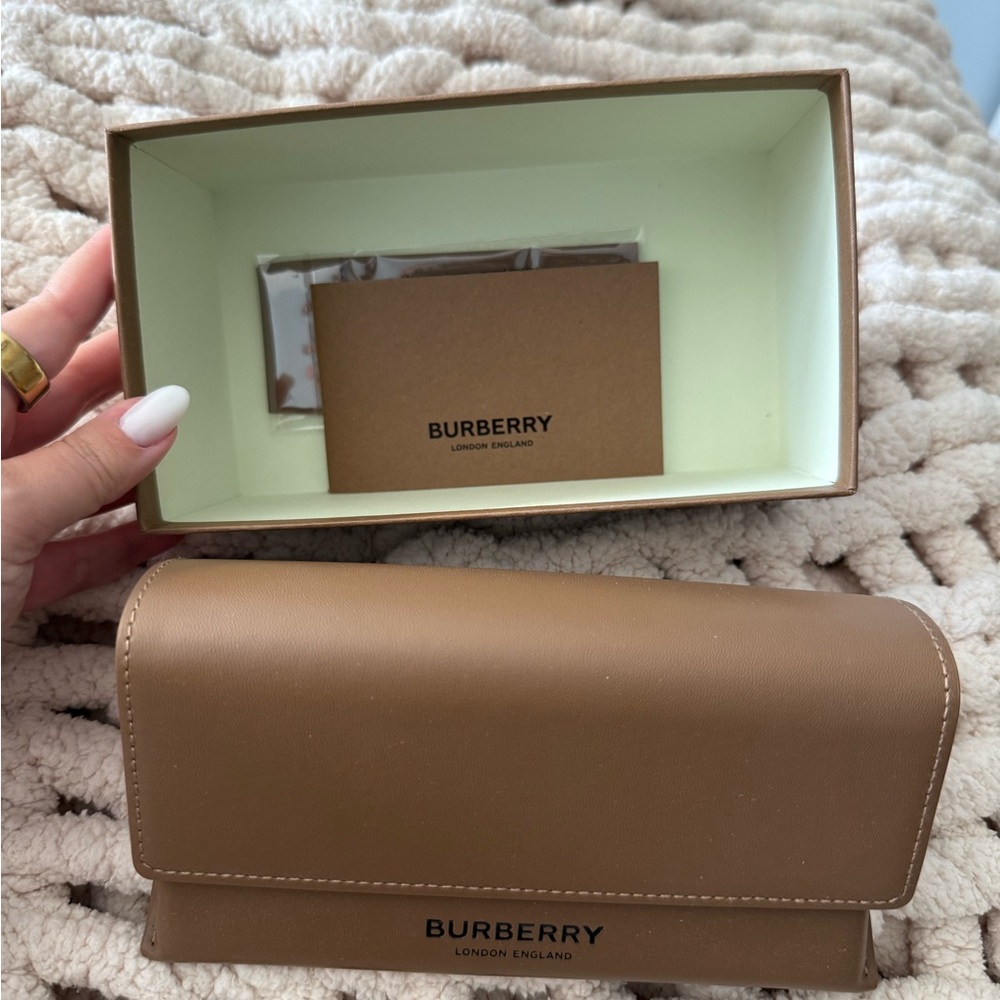 Burberry Black Sunglasses OBE4216 - Picture 3 of 4